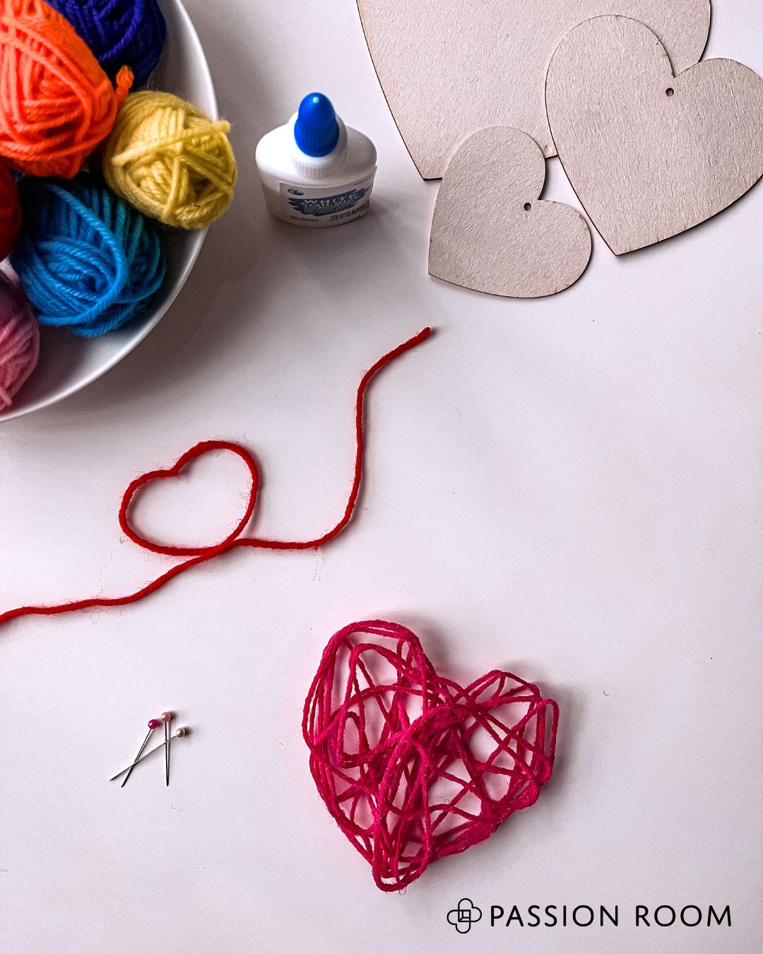 Zawieszka serca wykonana z włóczki